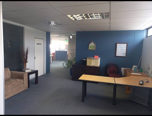 391M² BUSINESS CENTRE TO LET IN BEREA WEST